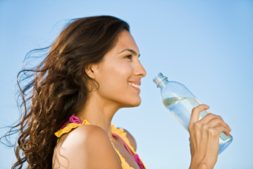 Se houver a prática de atividade fÃsica, a necessidade de água aumenta para repor as perdas com a transpiração e com a respiração. Refresque-se com Sabor