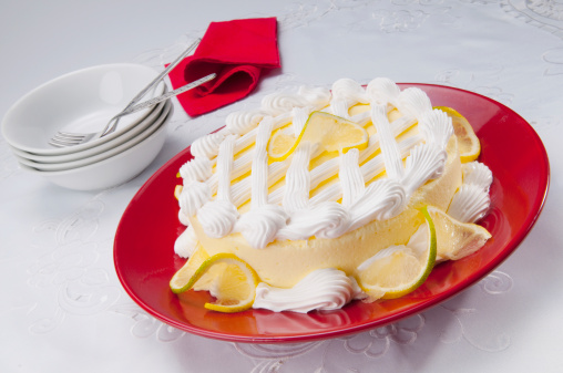 Aprenda a preparar uma refrescante torta de limão